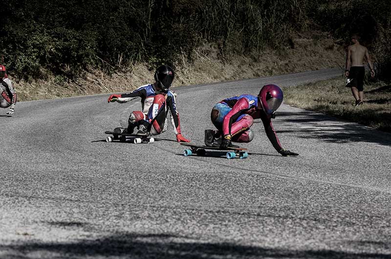 black helmet chasing purple helmet